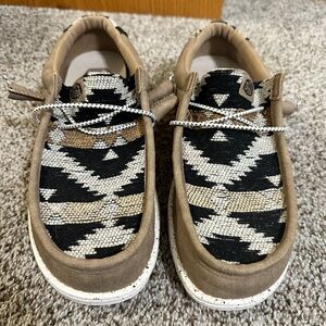 NWOT Aztec Print Hey dudes